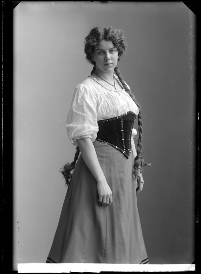 Ester Osborne, opera singer - SMV - NO022