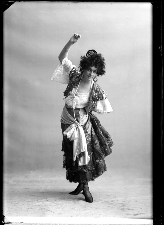 Ester Textorius in Familjen Bolero at Djurgårdsteatern 1907 - SMV - NT012