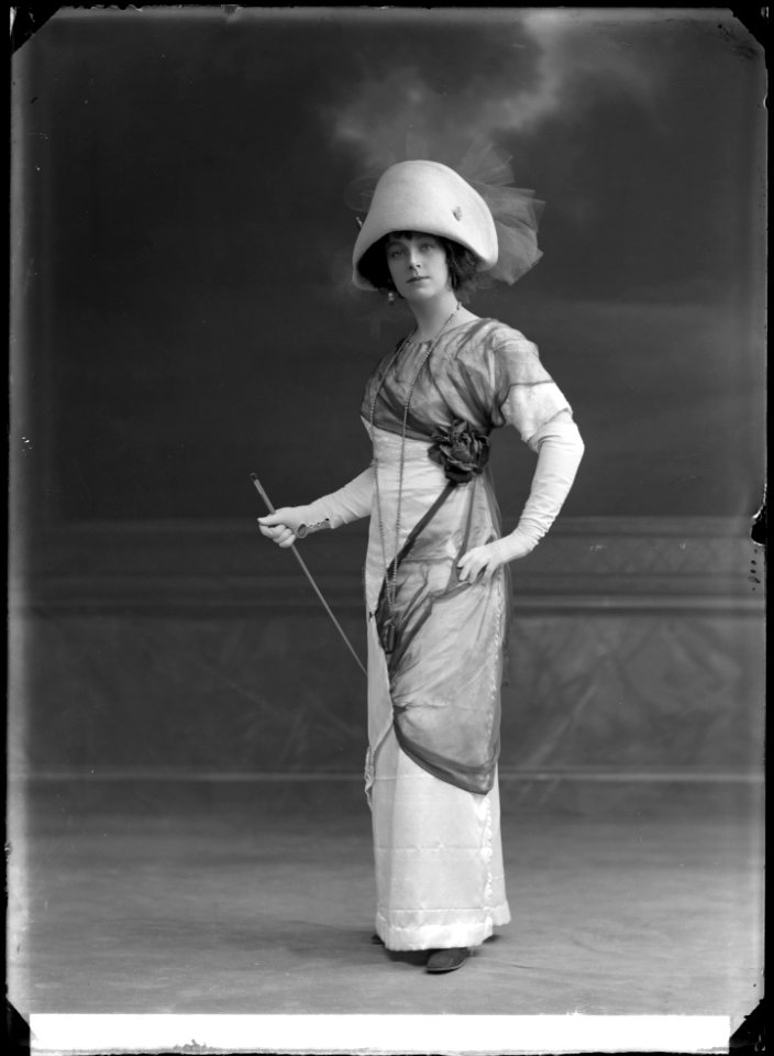 Ester Textorius in Huller om buller at Djurgårdsteatern 1911 - SMV - NT014