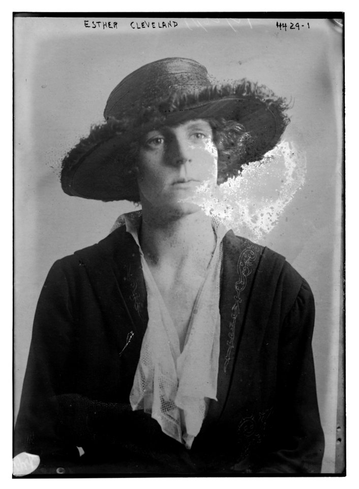 Esther Cleveland LCCN2014705981