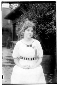 Esther Ross LCCN2014699256