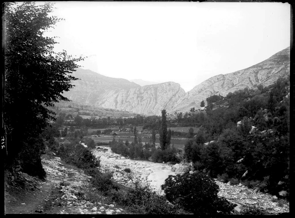 Estret d'Erinyà vist des del camí de la Pobla de Segur