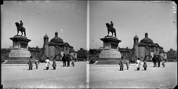 Estàtua eqüestre , monument al general Prim , al Parc de la Ciutadella i al fons una església