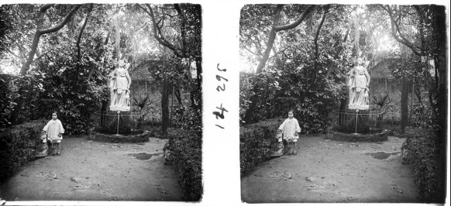 Estàtua del jardí d'una casa a la Bonanova de Barcelona