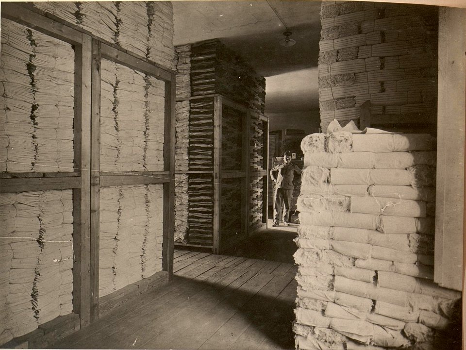 Etappenmontur Magazin in Klagenfurt. Goiserer Bergschuhwerkstätte. Waschlager. (BildID 15476434)