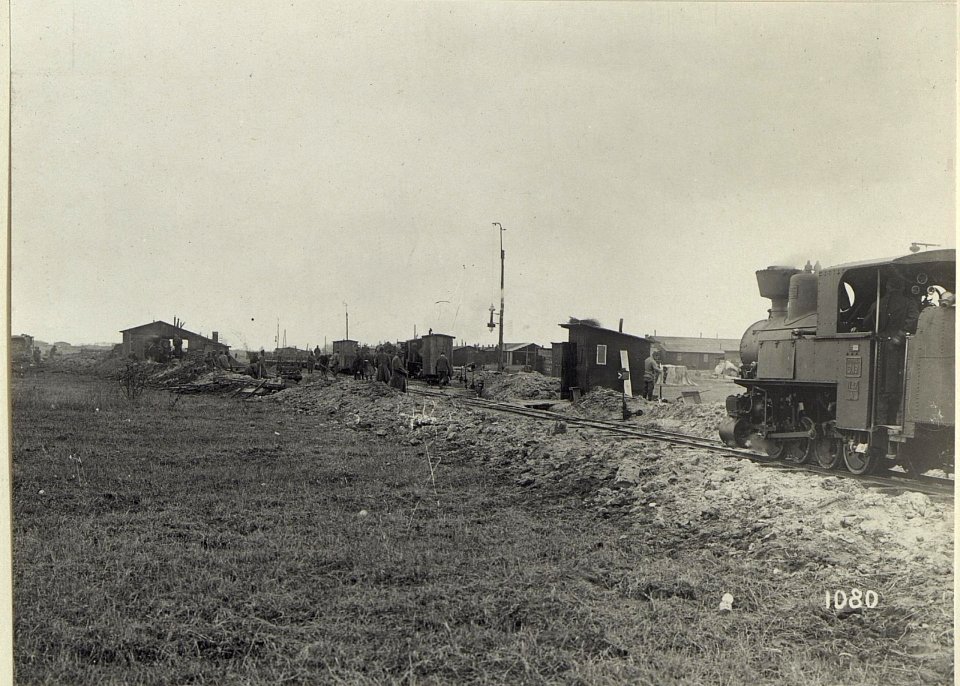Etappenstationen und Verladebahnhöfe der vierten k.u.k. Armee wahrscheinlich in der Umgebung von Kowel (BildID 15684521)