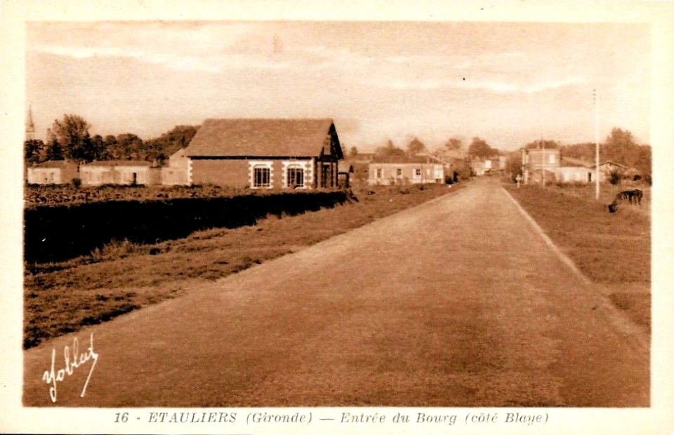 Etauliers - bourg 12