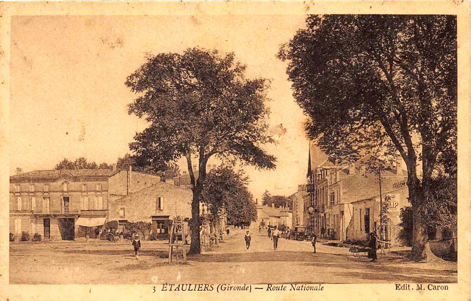 Etauliers - bourg 11