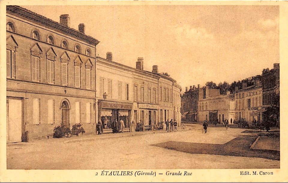 Etauliers - bourg 10