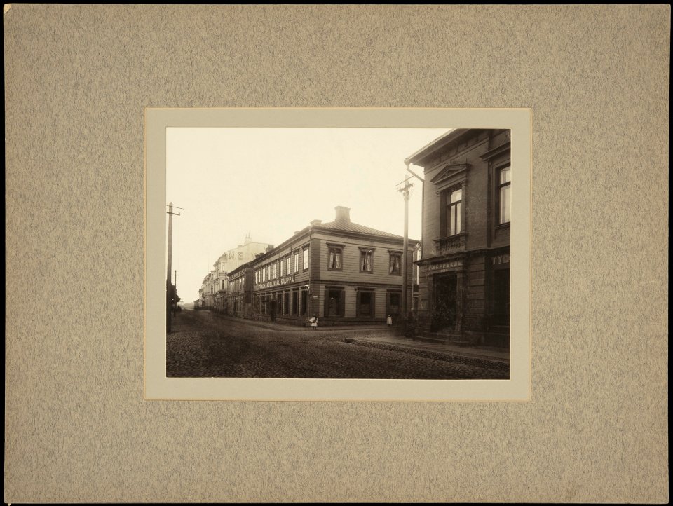 Etelä-Esplanaadikatu (=Eteläesplanadi) 12 (Kasarmikatu 27), 10, 8. Kulmatalossa mm - G16200 - hkm.HKMS000005-km0000m93k