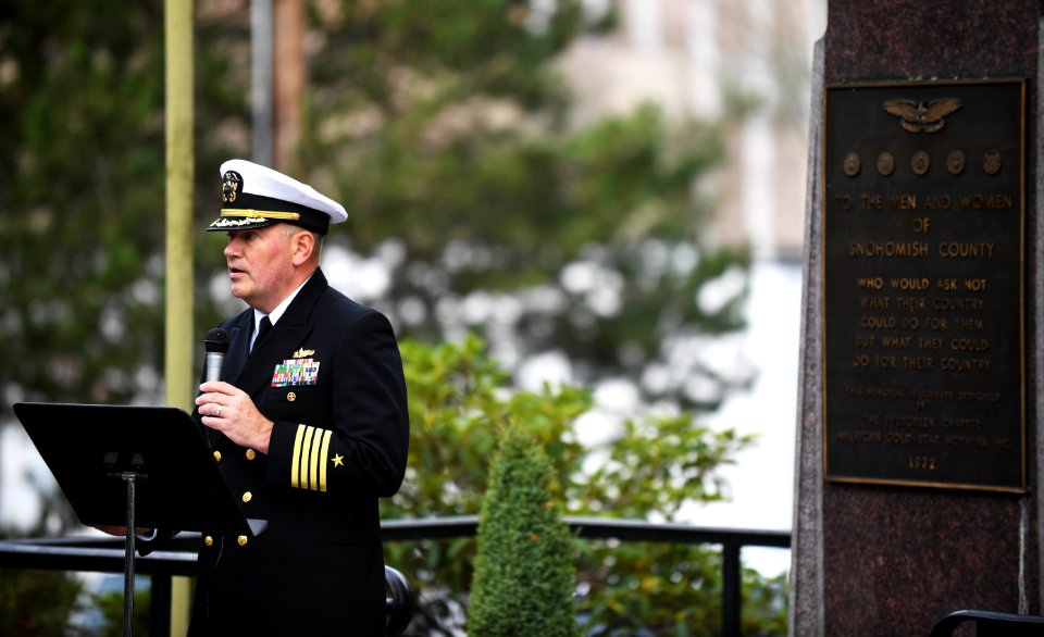Eternal Flame Veterans Day Ceremony 161111-N-WX604-192