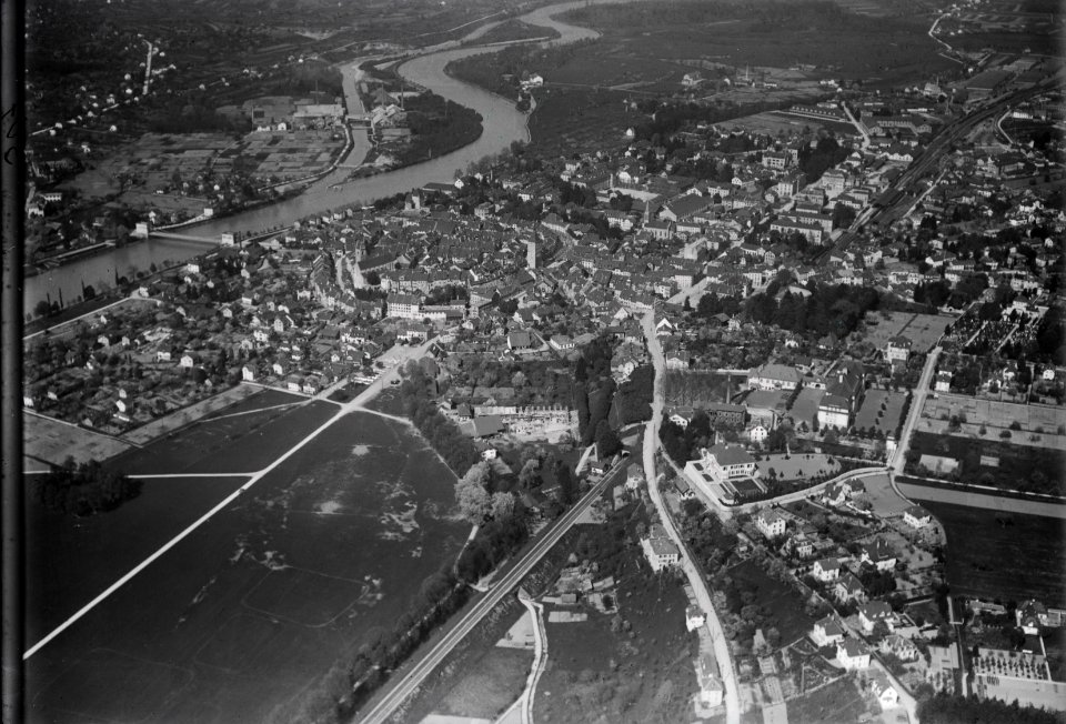 ETH-BIB-Aarau, Altstadt v. W. aus 500 m-Inlandflüge-LBS MH01-000507