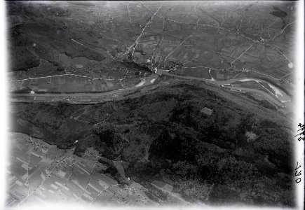 ETH-BIB-Aarburg mit Born, Rothrist, Oftringen aus 3000 m-Inlandflüge-LBS MH01-002714