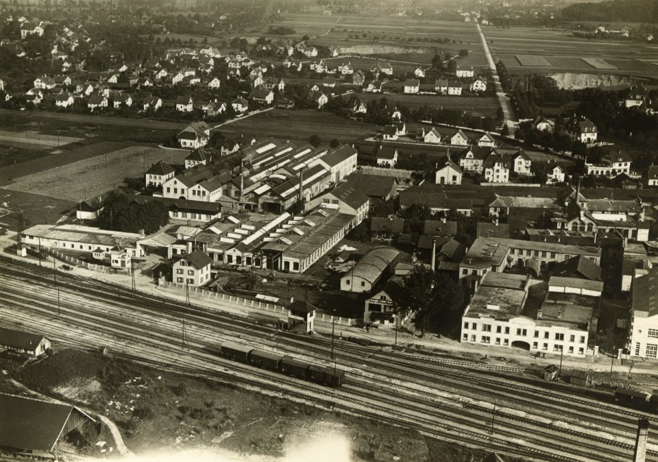ETH-BIB-Aarau, Stahlwerke Oehler & Co. links, Sprecher & Schuh rechts-Inlandflüge-LBS MH03-1684