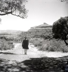 ETH-BIB-Abessinier auf einer Strasse, Hochplateau der Shewa-Abessinienflug 1934-LBS MH02-22-0274
