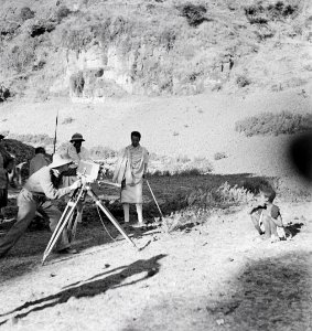 ETH-BIB-Abessinischer Knabe wird fotografiert-Abessinienflug 1934-LBS MH02-22-0308