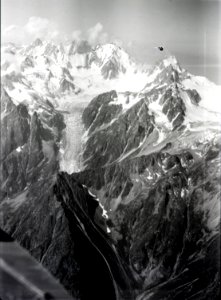 ETH-BIB-Aiguille d'Argentière, Aiguille du Chardonnet, Glacier de Saleina v. N. O. aus 3600 m-Inlandflüge-LBS MH01-005759