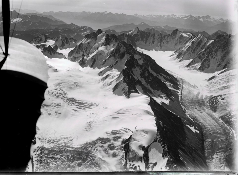 ETH-BIB-Aiguille d'Argentière, Gletscher v. N. W. aus 4500 m-Inlandflüge-LBS MH01-000854