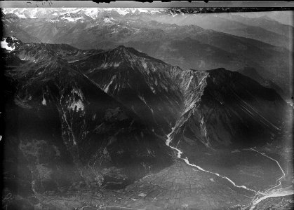 ETH-BIB-Agarn, Leukergrund, Pfynwald, Illgraben, Illhorn, Meretschialp. Val d'Annivier v. O. aus 4000 m-Inlandflüge-LBS MH01-004420