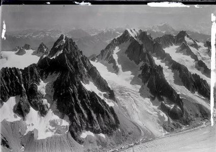 ETH-BIB-Aiguille du Chardonnet, Aiguille d'Argentière, Grand Combin v. W. aus 4000 m-Inlandflüge-LBS MH01-005191