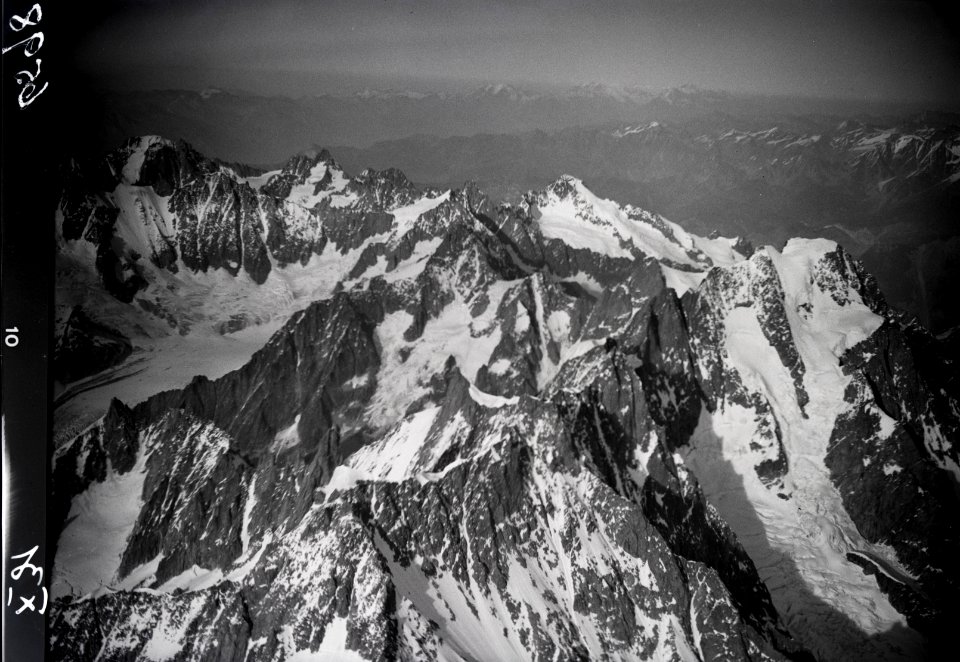 ETH-BIB-Aiguille Verte, Grandes Jorasses v. S. aus 4800 m-Inlandflüge-LBS MH01-006598