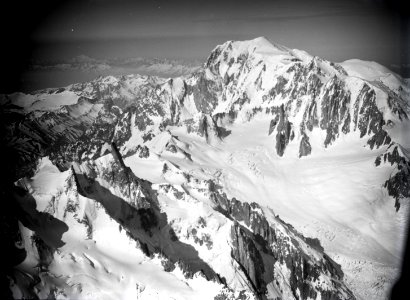 ETH-BIB-Aiguille du Géant, Mont Blanc, Aiguille du Tacul v. O. aus 4900 m-Inlandflüge-LBS MH01-006469 photo