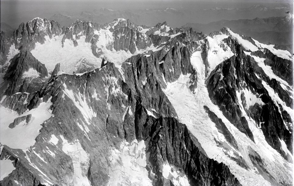 ETH-BIB-Aiguille de Triolet, Aiguille Verte v. S. aus 4500 m-Inlandflüge-LBS MH01-005183