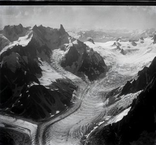 ETH-BIB-Aiguille du Géant, Mer de Glace, Grandes Jorasses, Glacier de Leschaux v. N. aus 4300 m-Inlandflüge-LBS MH01-005168