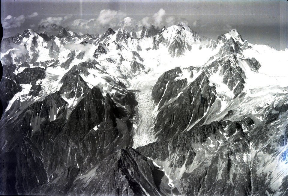 ETH-BIB-Aiguille d'Argentière, Aiguille du Chardonnett, Tour Noir, Glacier de Saleina v. N. O. aus 3800 m-Inlandflüge-LBS MH01-005760