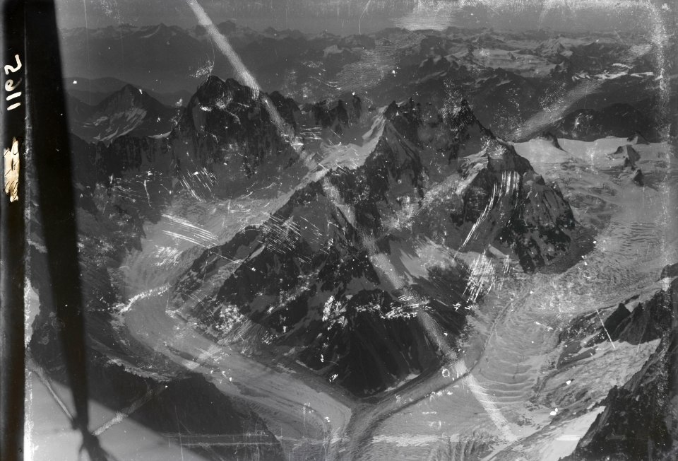 ETH-BIB-Aiguille du Tacul, Aiguille du Géant, Glacier de Leschaux, Grandes Jorasses v. N.-Inlandflüge-LBS MH01-001165