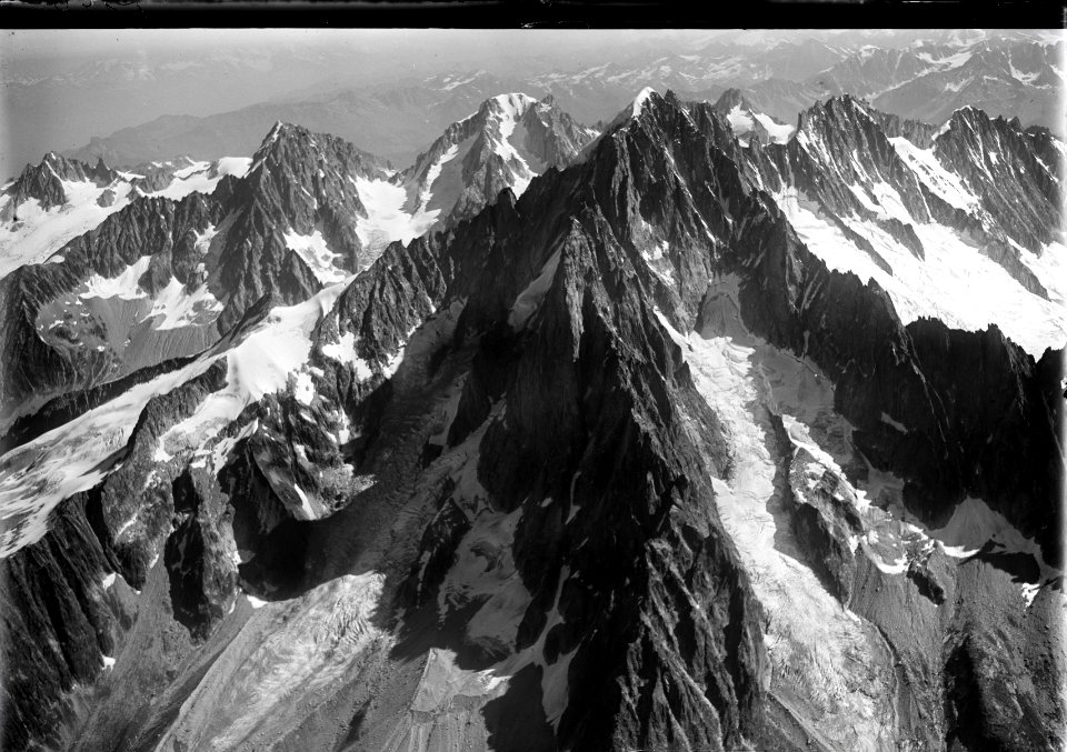 ETH-BIB-Aiguille Verte, Aiguille d'Argentière v. S. W. aus 4200 m-Inlandflüge-LBS MH01-005178