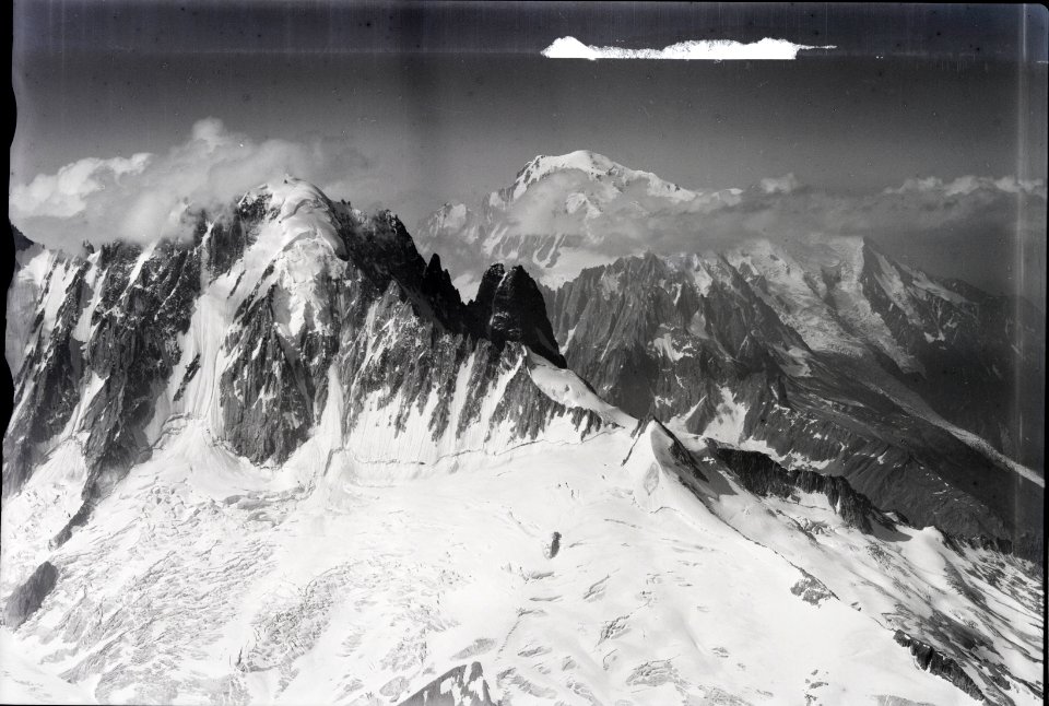 ETH-BIB-Aiguille Verte, Les Drus, Mont Blanc v. N. aus 4000 m-Inlandflüge-LBS MH01-005767
