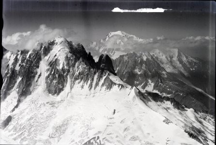 ETH-BIB-Aiguille Verte, Les Drus, Mont Blanc v. N. aus 4000 m-Inlandflüge-LBS MH01-005767