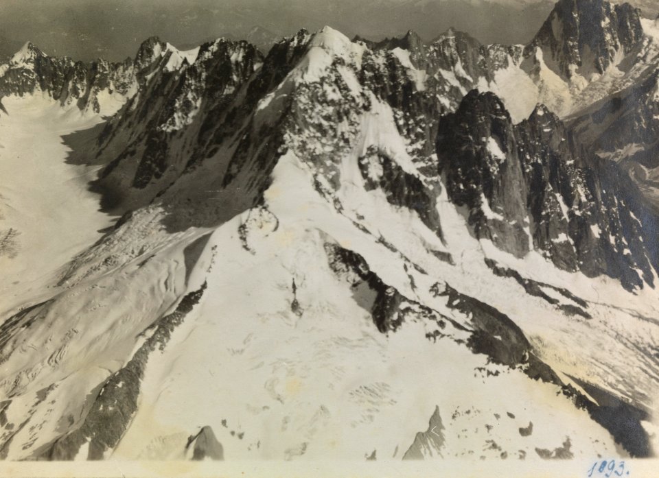 ETH-BIB-Aiguille Verte, Aiguille du Dru, Mont Dolent und Grandes Jorasses v. N. aus 4500 m-Inlandflüge-LBS MH01-001093-AL