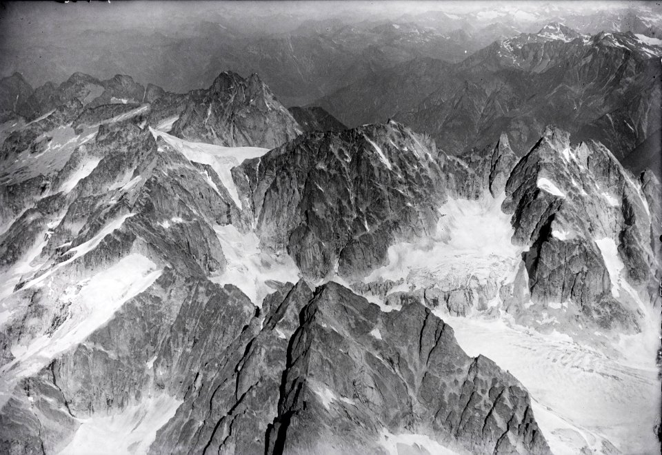 ETH-BIB-Albignagletscher, Sciora Dadent, Piz Cengalo v. W. aus 3400 m-Inlandflüge-LBS MH01-003769