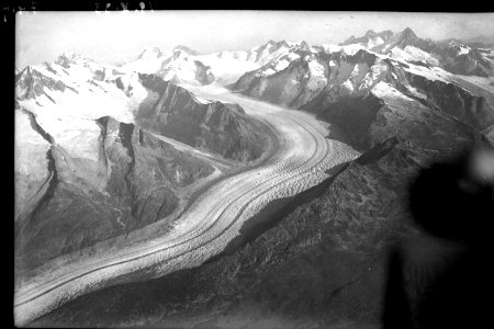 ETH-BIB-Aletschgletscher, Jungfrau, Finsteraarhorn-Inlandflüge-LBS MH01-007419 photo