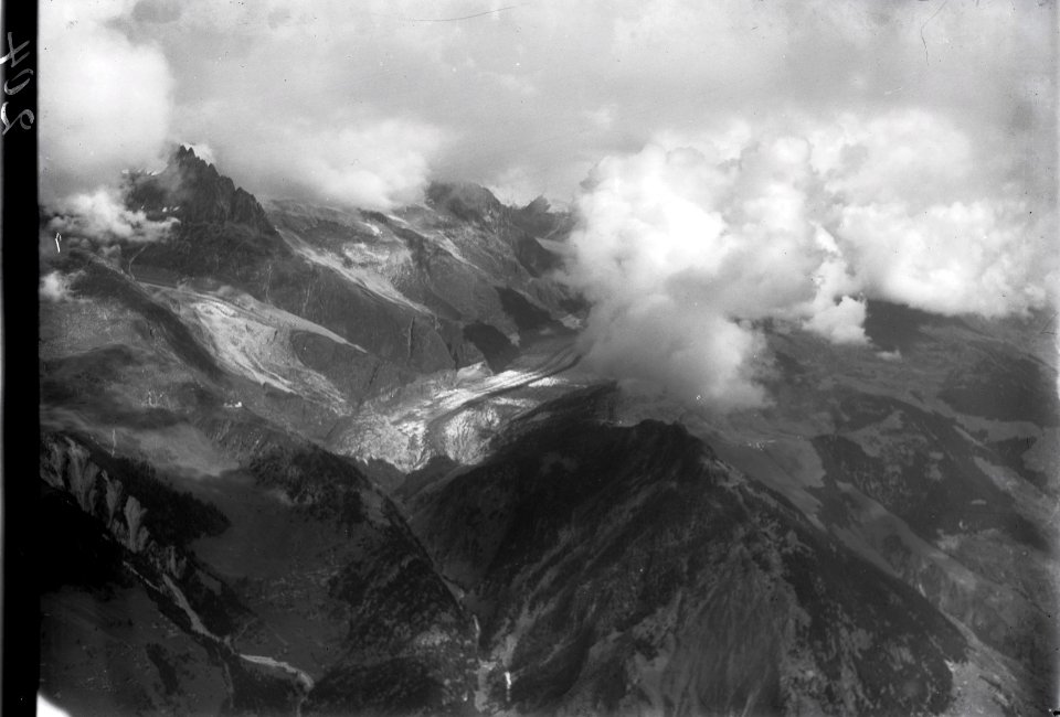 ETH-BIB-Aletschgletscher mit Wolken v. S. aus 3600 m-Inlandflüge-LBS MH01-000204