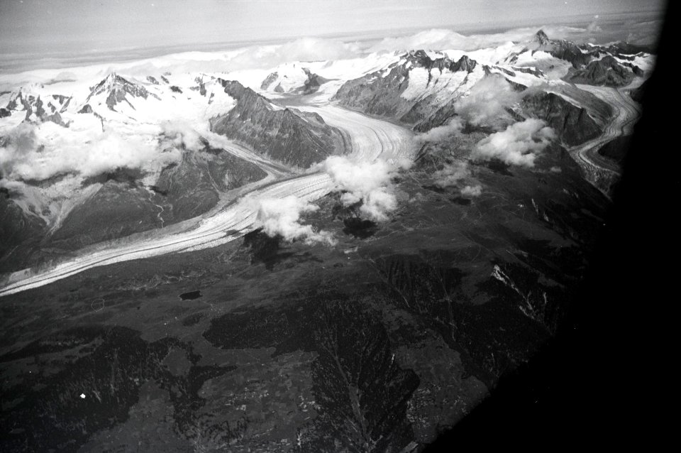 ETH-BIB-Aletschhorn, Grosser Aletschgletscher, Grosses Wannenhorn, Fieschergletscher-Inlandflüge-LBS MH05-17-46