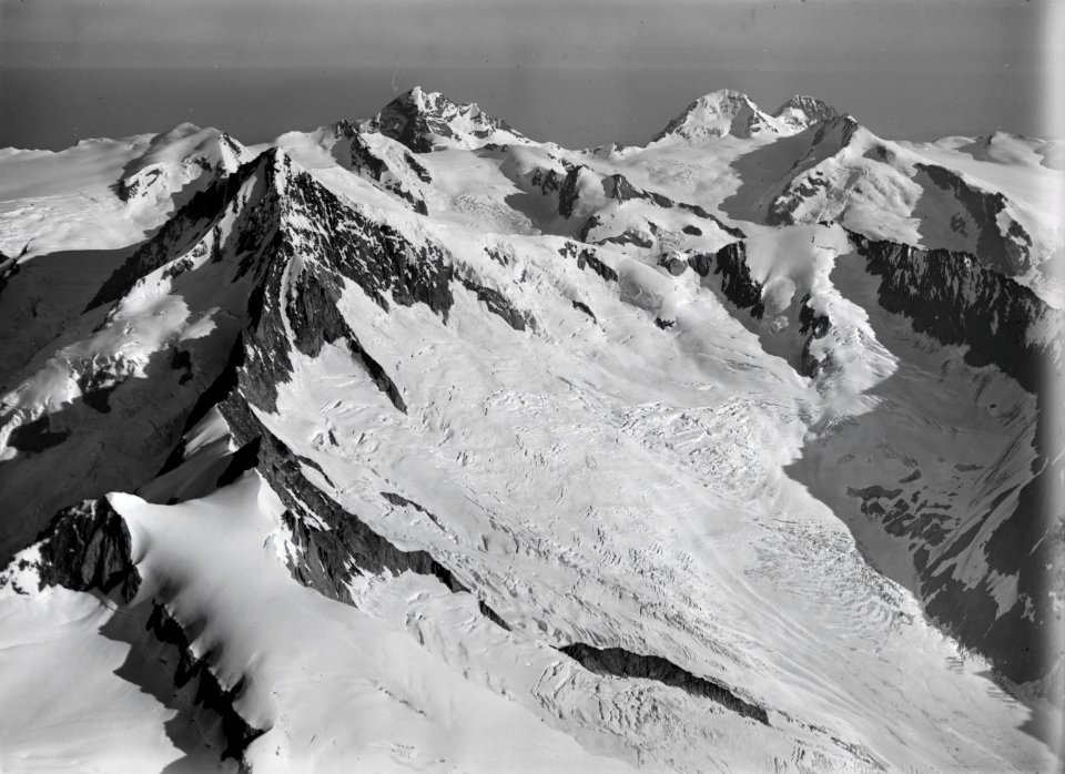 ETH-BIB-Aletschhorn, Jungfrau, Mönch v. S. O. aus 5000 m-Inlandflüge-LBS MH01-001025