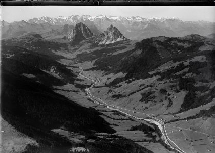 ETH-BIB-Alpthal, Holzegg, Mythen, Urneralpen, Berneralpen aus 1000 m-Inlandflüge-LBS MH01-003692