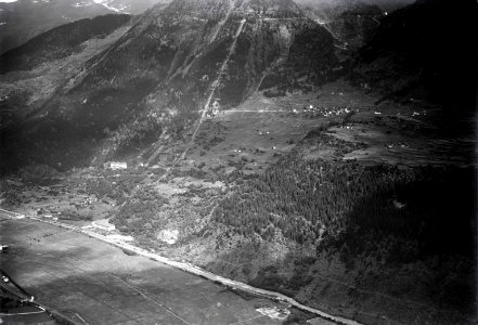 ETH-BIB-Altanca, Druckleitung vom Ritomsee, Ambri-Piotta v. S. O. aus 1400 m-Inlandflüge-LBS MH01-006179