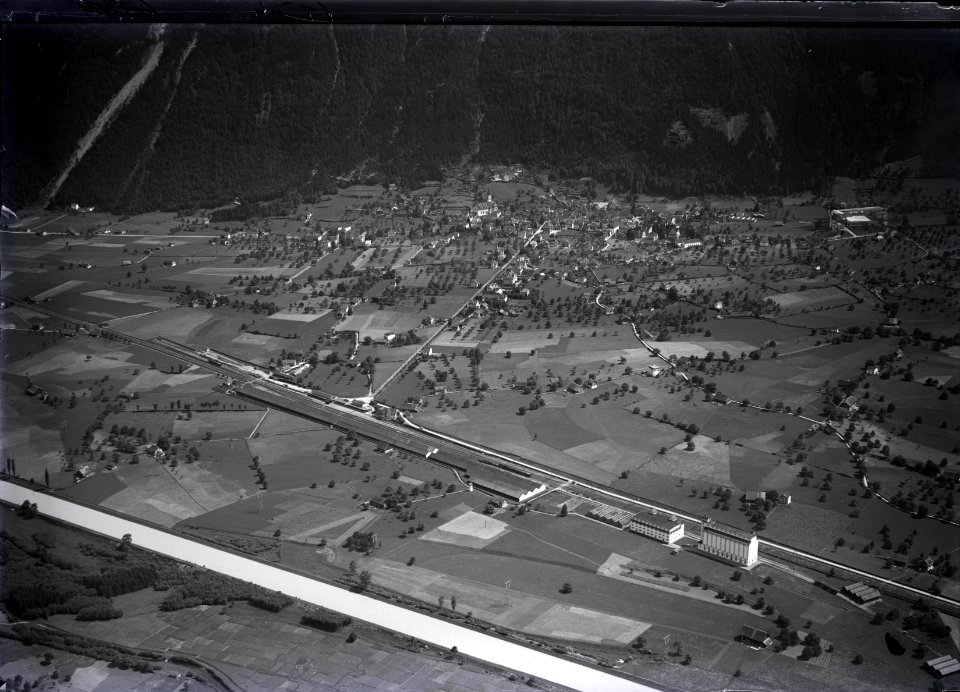 ETH-BIB-Altdorf v. S. W. aus 300 m-Inlandflüge-LBS MH01-006176