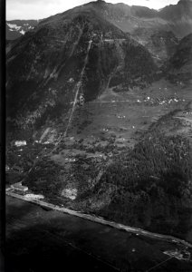 ETH-BIB-Altanca, Druckleitung vom Ritomsee, Ambri Piotta v. S. W. aus 1400 m-Inlandflüge-LBS MH01-006177