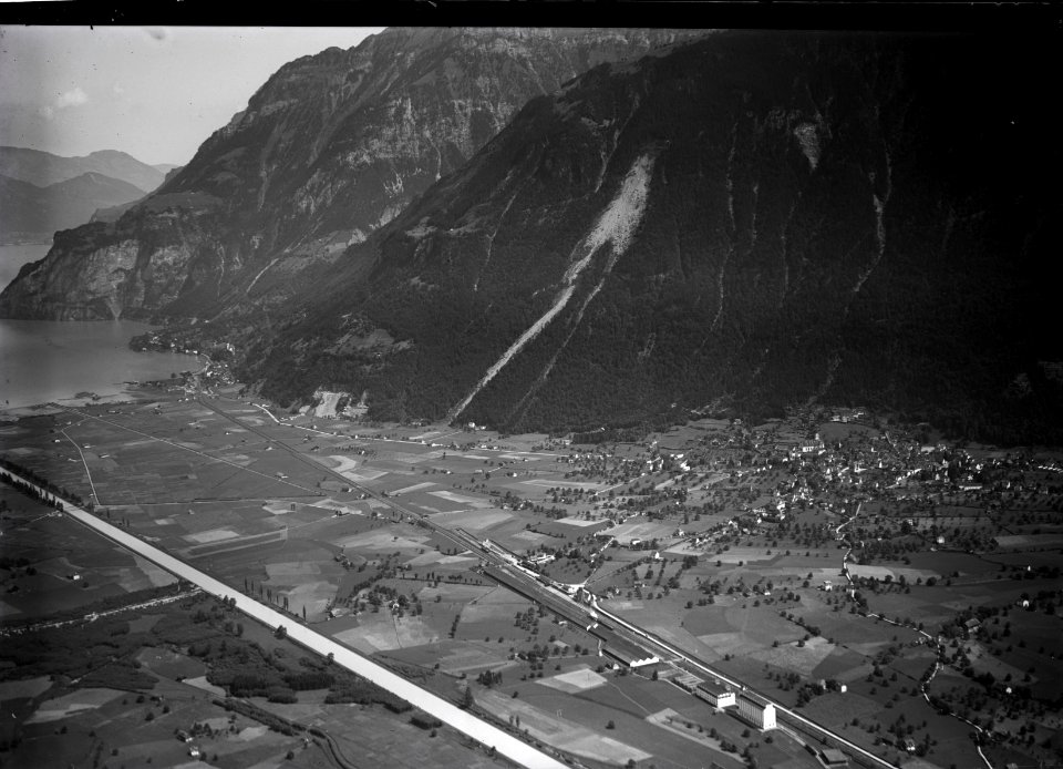 ETH-BIB-Altdorf, Flüelen v. S. aus 300 m-Inlandflüge-LBS MH01-006162