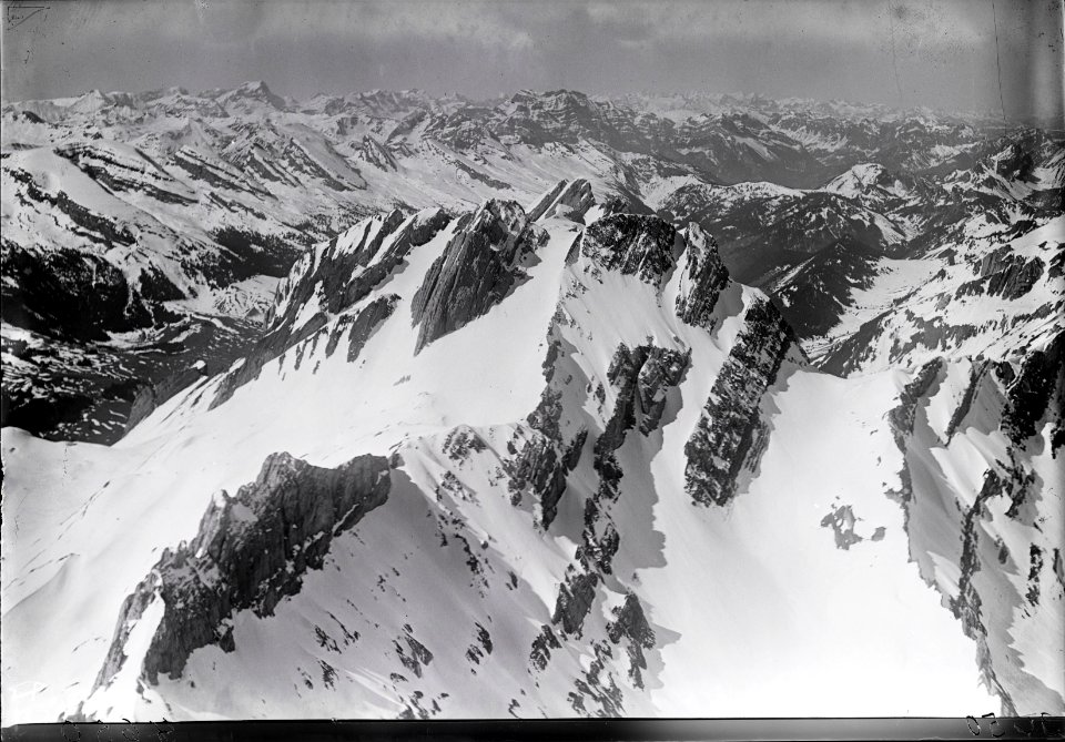 ETH-BIB-Altmann, Zwingli, Rotsteinpass u. Glarneralpen v. N. W. 2400 m-Inlandflüge-LBS MH01-003650