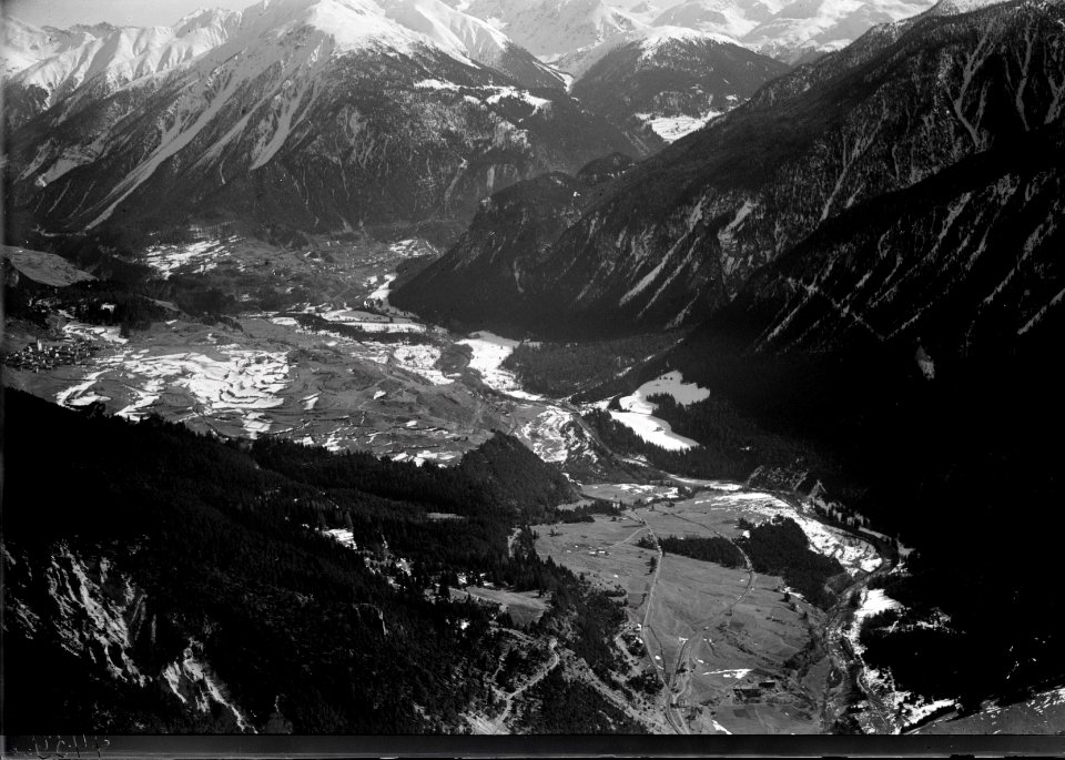 ETH-BIB-Alvaneu, Bad, Filisur, Albulatal, Schulsertal v. S. O. aus 2300 m-Inlandflüge-LBS MH01-004459