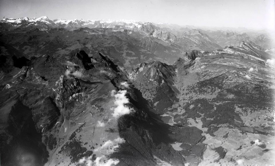 ETH-BIB-Alviergruppe mit Churfirsten v. N. O. aus 3300 m-Inlandflüge-LBS MH01-000157