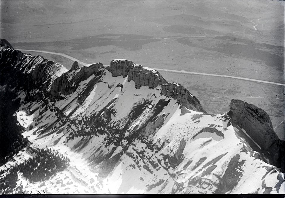 ETH-BIB-Amboss, Hochhus, Furgglenfirst, Rheintal v. N. aus 2400 m-Inlandflüge-LBS MH01-003659