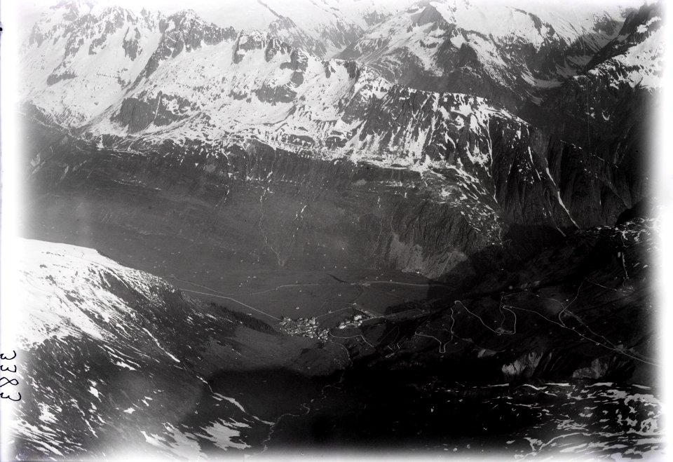 ETH-BIB-Andermatt, Schöllenen, Oberalpstrasse-Inlandflüge-LBS MH01-003383