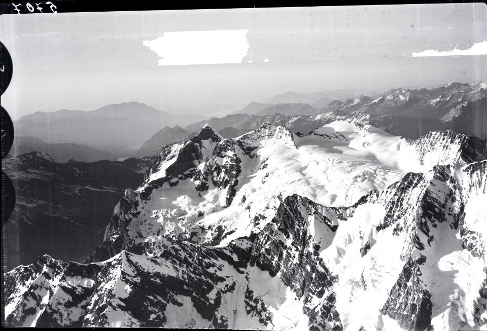 ETH-BIB-Ankenbälli, Gwächta, Wetterhorn, Mittelhorn, Rosenhorn, Kleines Schreckhorn, Pilatus, Rigi v. S. aus 4100 m-Inlandflüge-LBS MH01-005707
